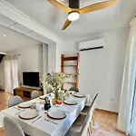 Casa Familiar Junto Al Con Zona De Juegos, Cine Y Bbq Nyaraló *