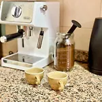 Casa Familiar Junto Al Con Zona De Juegos, Cine Y Bbq