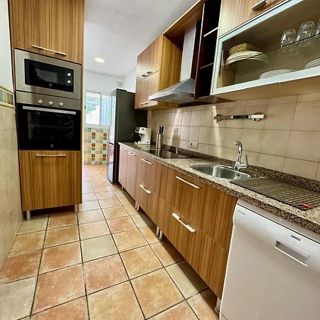 Vakantiehuis Casa Familiar Junto Al De La Encantada Con Zona De Juegos, Bbq Y Cine