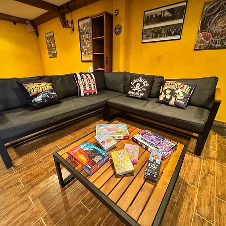 Casa Familiar Junto Al Con Zona De Juegos, Cine Y Bbq Semesterbostad