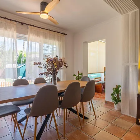 Casa Familiar Junto Al De La Encantada Con Zona De Juegos, Bbq Y Cine *