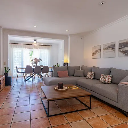 Casa Familiar Junto Al De La Encantada Con Zona De Juegos, Bbq Y Cine