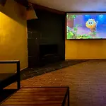 Casa Familiar Junto Al Con Zona De Juegos, Cine Y Bbq