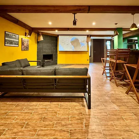 Ferienhaus Casa Familiar Junto Al De La Encantada Con Zona De Juegos, Bbq Y Cine *