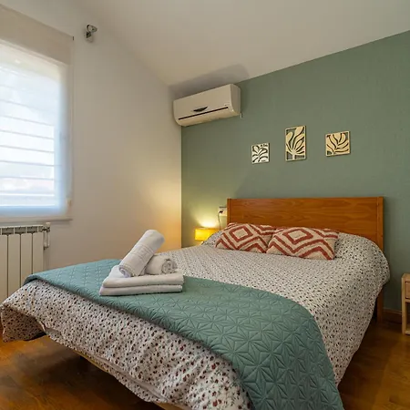 Casa Familiar Junto Al Con Zona De Juegos, Cine Y Bbq *