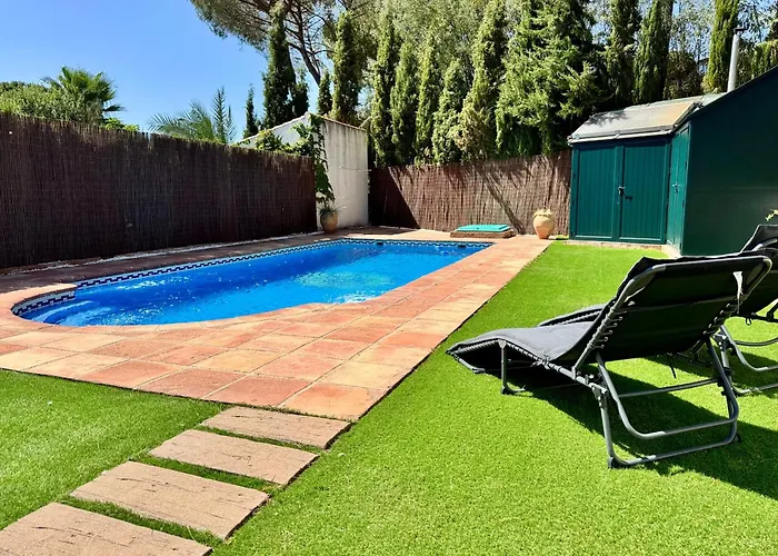 Casa Familiar Junto Al Con Zona De Juegos, Cine Y Bbq