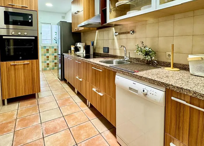 Casa Familiar Junto Al Con Zona De Juegos, Cine Y Bbq בית נופש